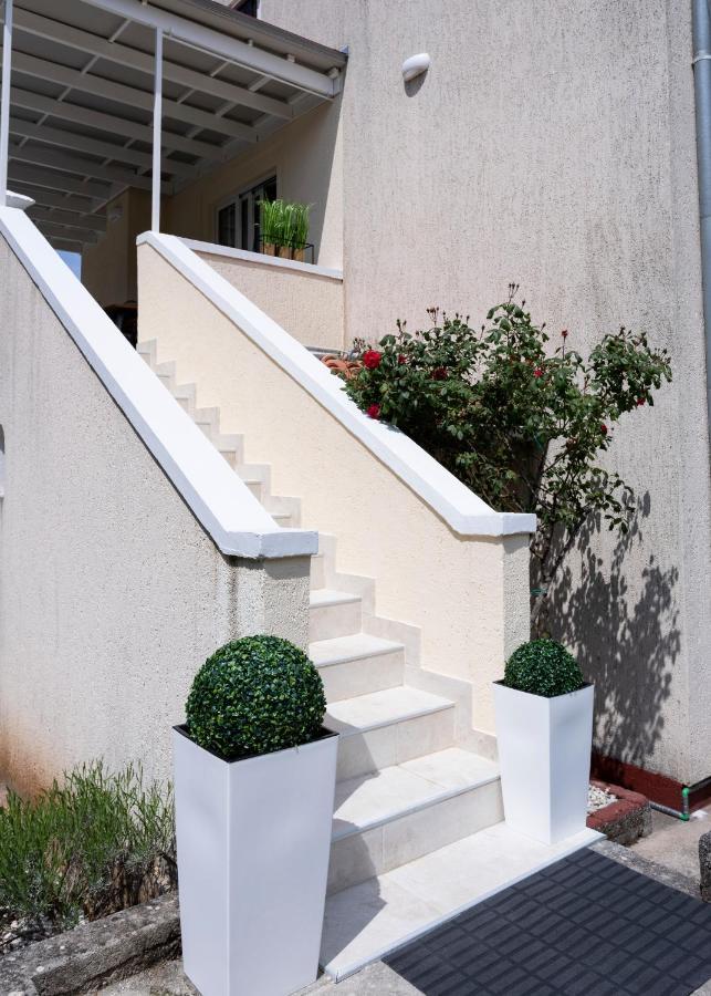Luxury Mantinela *