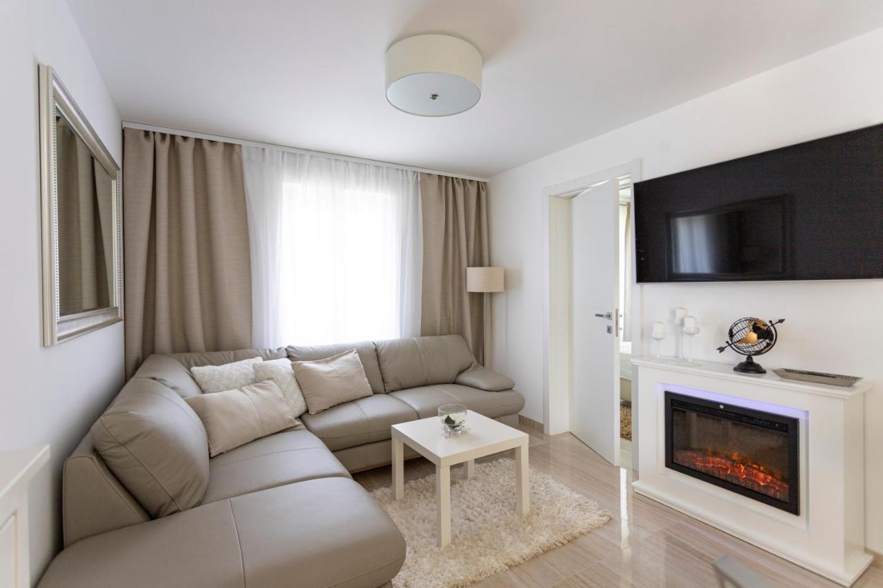 Luxury Mantinela *