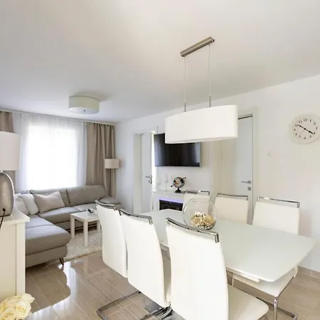Luxury Mantinela Apartment Malinska Exterior photo